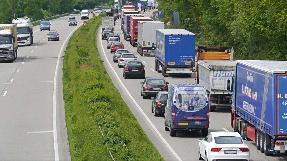 Транспортники Германии ещё раз напомнили о запрете перевозки с открытыми задними дверями грузовика