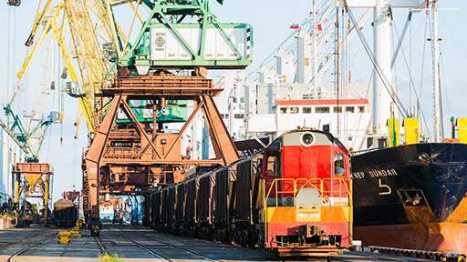 Отправка грузов на экспорт в морские порты увеличилась почти на 215 млн.тонн