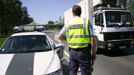 В Германии дальнобойщик совершил несколько преступлений за пару часов