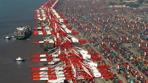 Объем контейнерных перевозок Шанхая упал на 4,7%