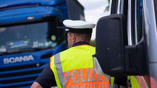 Лжеполицейские в Германии опять обманули водителя грузовика