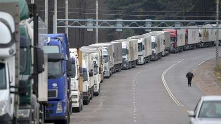Стали известны причины задержки грузовиков на границе с Латвией, Польшей и Литвой
