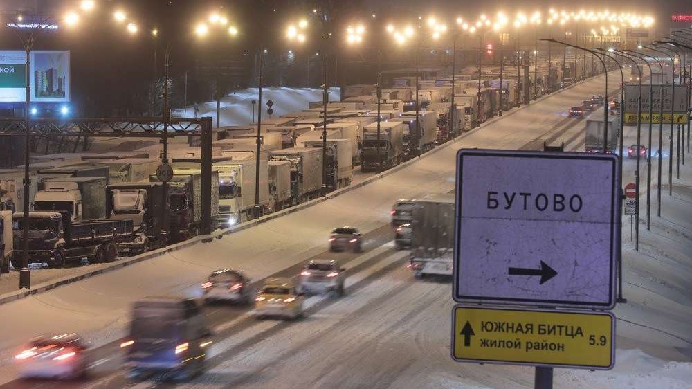 В Москве на год для грузовиков закрыли МКАД: что думают перевозчики