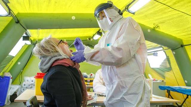 Латвия с 12 июля вводит тестирование на коронавирус на границе с Беларусью и Россией