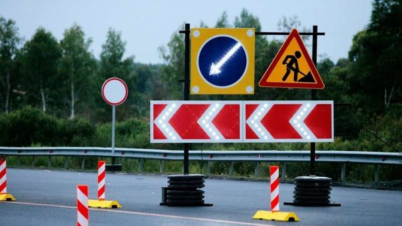 В Беларуси движение на участках дорог М10 и Р8 изменят из-за ремонта