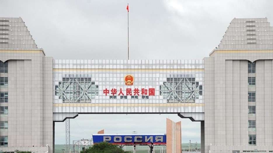 Нервы на пределе: дальнобойщики по 30-40 дней стоят в очереди на российско-китайской границе