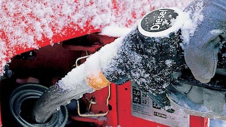 На заправочных станциях Беларуси начали продажу зимнего топлива