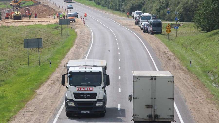 На местных дорогах Беларуси вводят временные ограничения на движение транспортных средств