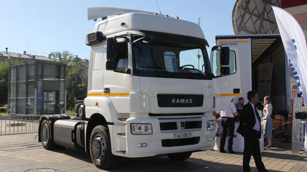 Рынок новых грузовиков в России рухнул на 41%