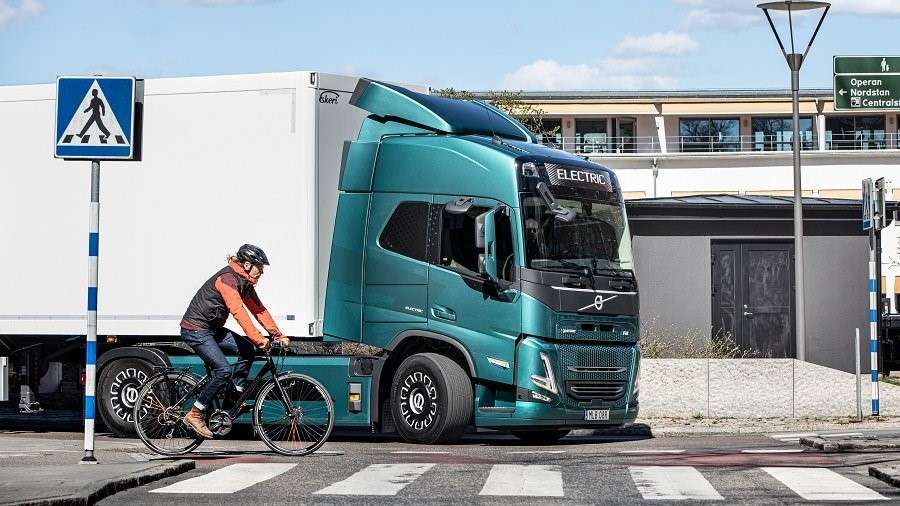 Volvo Trucks внедряет в свои грузовики новую систему безопасности