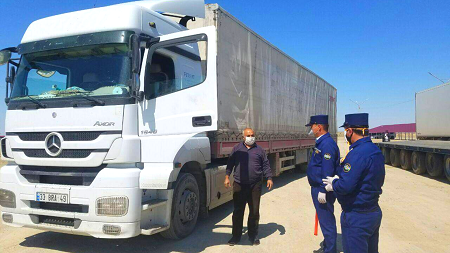 На границе Узбекистана контроль за грузом и транспортом проходит в усиленном режиме