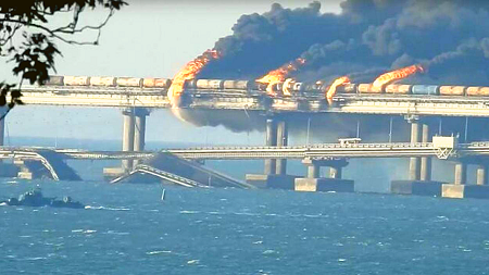 Взрыв на Крымском мосту квалифицировали как теракт, есть подозреваемые