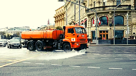 Москву готовят к зиме — улицы вымыли шампунем