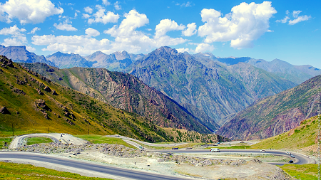 «Ужасным» дорогам Кыгрызстана поможет система взимания денег за проезд