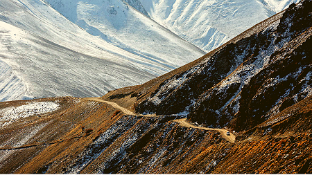 В Кыргызстане на «одни из самых худших дорог» направили 1,3 миллиарда долларов