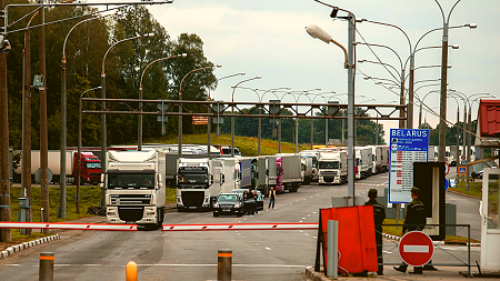 По нескольким причинам: на подъезде к погранпереходу «Берестовица» — больше 3 тысяч грузовиков