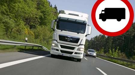 С сегодняшнего дня ограничен проезд грузовым автомобилям по некоторым автодорогам Беларуси