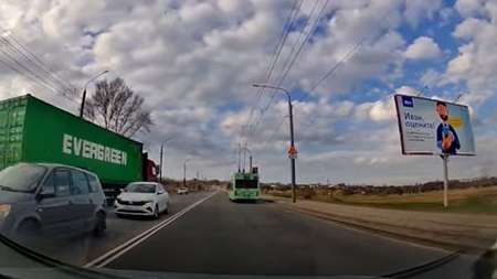 ГАИ Могилёва установила личность водителя грузовика, который на нашумевшем видео лихо петлял по встречной полосе