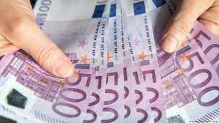 Белорусский дальнобойщик пытался провести в Литву крупную сумму денег, просто прикрыв банкноты сковородой