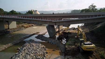 В Забайкальском крае из-за большегруза обрушился автомобильный мост