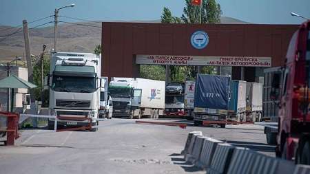 Сбой автоматизированной системы привел к очередям на границе Казахстана с Кыргызстаном