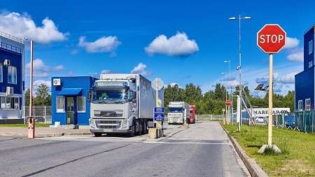 С 1 сентября на трех российских погранпереходах заработала электронная очередь для грузовых машин