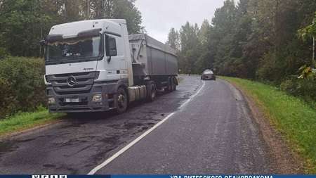 В Оршанском районе водитель грузовика не справился с управлением и отправил в кювет двигавшиеся на жесткой сцепке легковые автомобили