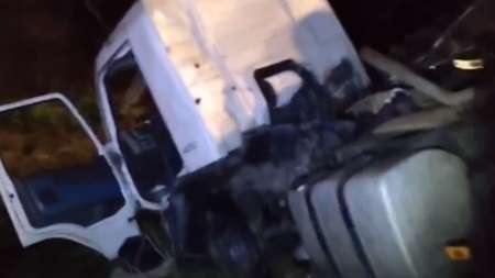 При лобовом столкновении грузовиков под Шкловом погиб один из водителей