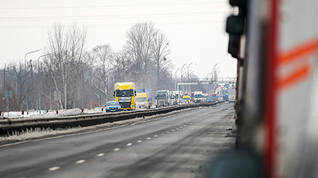 На въезде в Евросоюз скопилось 1580 грузовиков. Литовское направление – самое напряженное.