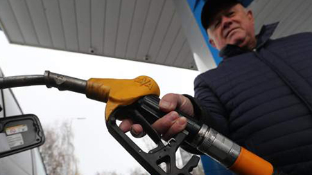 Грузоперевозчики просят вернуть запрет на экспорт топлива из России. Бизнес жалуется на новый рост стоимости.