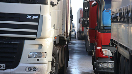 Въезда в Литву и Польшу ожидают более 500 грузовиков. Пропускают 32% фур от нормы.