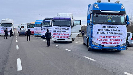 Поляки заблокировали 5 пунктов пропуска на границе с Украиной. В очередях - 1400 грузовиков.