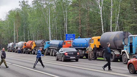 Водители грузовиков в Кургане устроили акцию протеста против АПВГК