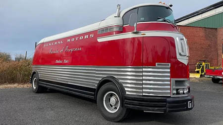 В США выставлен на продажу уникальный фургон GM Futurliner, выпущенный в 1939 году