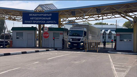 Каждые два часа  машина «скорой помощи» объезжает очередь возле ПП «Брест»