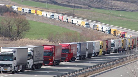 Российские таможенные органы не справляются с обработкой документов на ввозимые из Китая автомобили