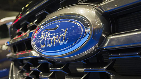 Компания Ford инициировала отзыв около 300 тысяч своих грузовых автомобилей из-за неисправностей в топливных насосах
