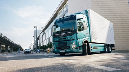 Компания Volvo Trucks занимает ведущие позиции на европейском рынке тяжелых грузовиков