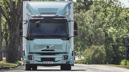 Volvo Trucks лидирует по количеству произведенных электрогрузовиков в Европе и Северной Америке