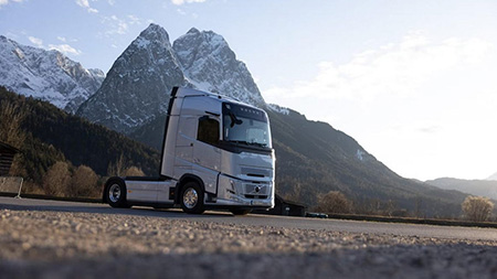 Аэродинамическая форма кабины Volvo FH Aero способствует уменьшению потребления горючего