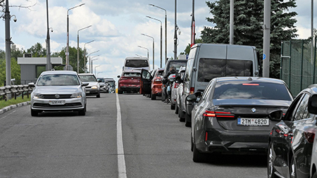 Около 2500 грузовых и легковых автомобилей скопились в пунктах пропуска на границе Беларуси с Евросоюзом