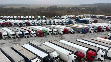 Грузовики из Литвы продолжают оставаться на территории  Беларуси